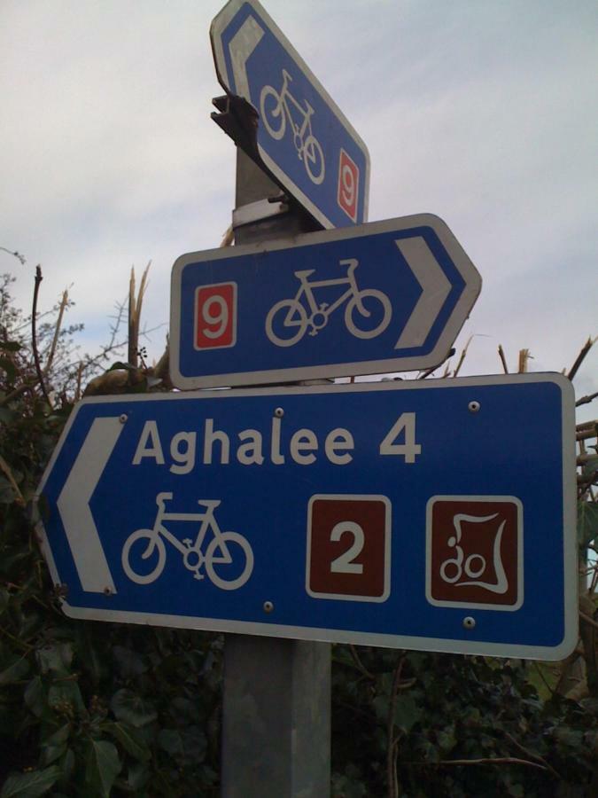 The Vandees Aghalee Exteriör bild